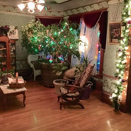Scarlett House Victorian B & B Janesville Exterior photo