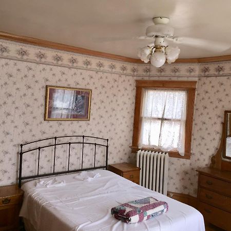 Scarlett House Victorian B & B Janesville Exterior photo