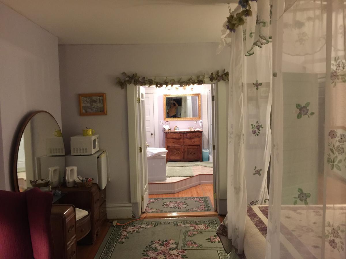 Scarlett House Victorian B & B Janesville Exterior photo