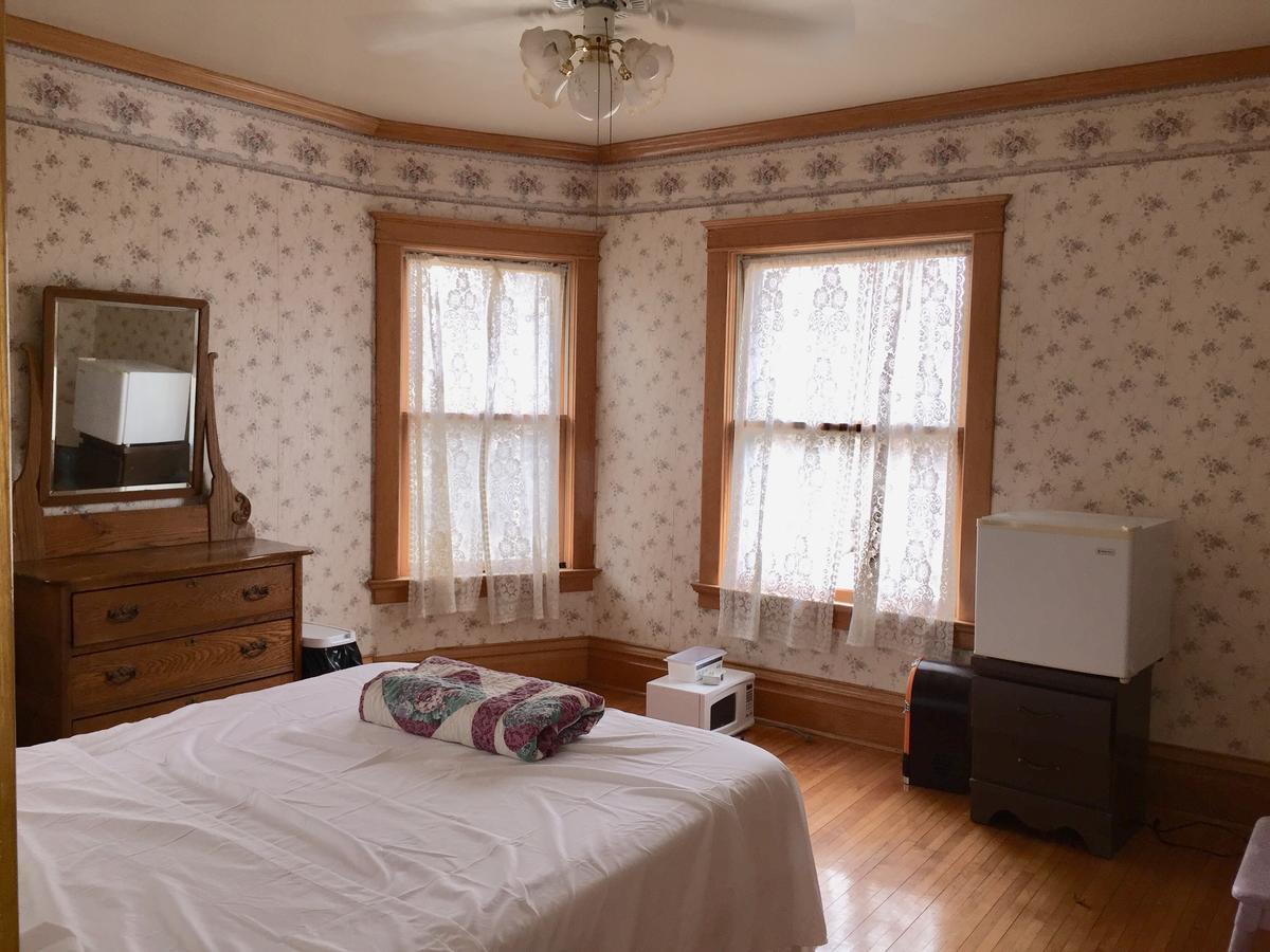 Scarlett House Victorian B & B Janesville Exterior photo