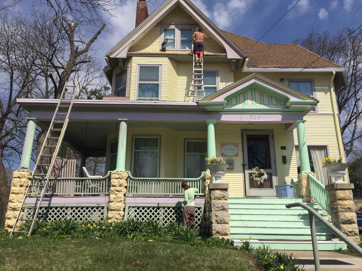 Scarlett House Victorian B & B Janesville Exterior photo